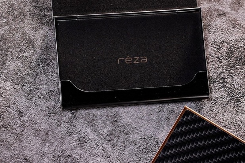 送禮自用兩相宜，高質感碳纖維/胡桃木金屬名片盒 【reza】 花蓮好好玩